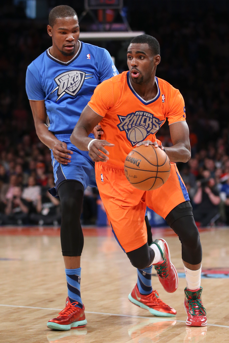Illustration for article titled NBA's Christmas Uniforms Are Ugly As Sin